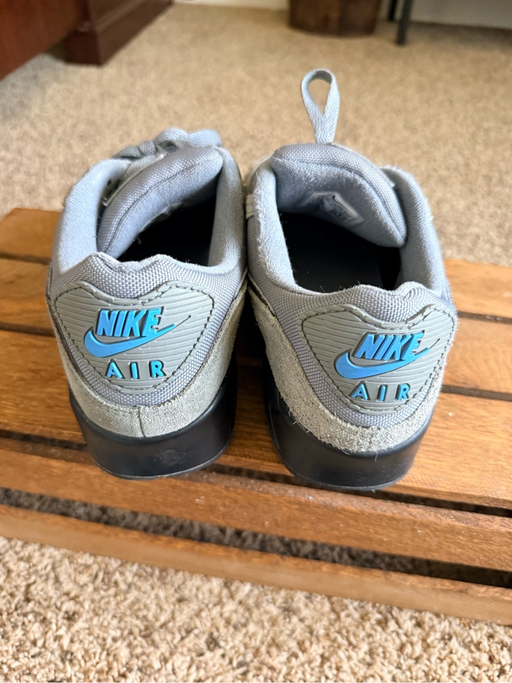 Men’s Nike Air Max 90 athletic shoes - Picture 4 of 7
